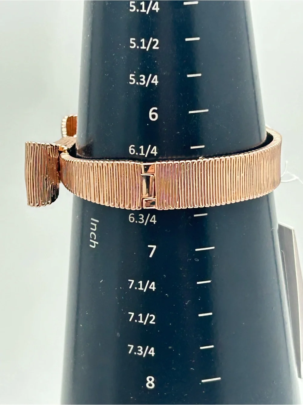 Kate Spade All Wrapped Up Rose Gold Hinged Bangle Bracelet NWT - Picture 5 of 5